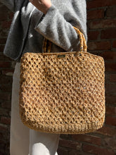 Load image into Gallery viewer, Crochet Bag With Natural Raffia In Caramel. Bamboo Handles