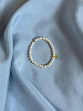 Load image into Gallery viewer, Bracelet With Blue Beads And Pearls - Jeleja
