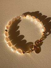 Load image into Gallery viewer, Bracelet With Pearls - Jeleja