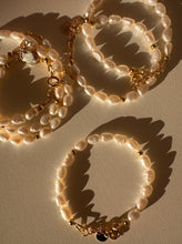 Load image into Gallery viewer, Bracelet With Pearls - Jeleja