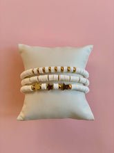 Load image into Gallery viewer, Bracelet With White Heishi Beads And Gold Plated Stars - Jeleja