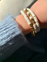 Load image into Gallery viewer, Bracelet With White Heishi Beads And Gold Plated Stars - Jeleja
