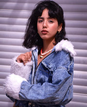 Load image into Gallery viewer, Colorful Necklace With Seashell Pendant & Pearls - Jeleja