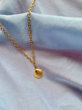 Load image into Gallery viewer, Necklace With Gold Plated Shell - Jeleja