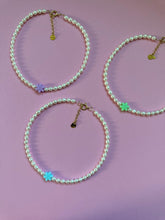 Load image into Gallery viewer, Necklace With Snowflake & River Pearls - Jeleja