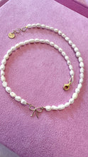 Load image into Gallery viewer, Bow Necklace With Pearls
