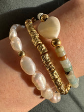 Load image into Gallery viewer, Woman bracelets with river pearls, mother-of-pearl and amazonite heishi beads. Details in gold plated 925 silver.
