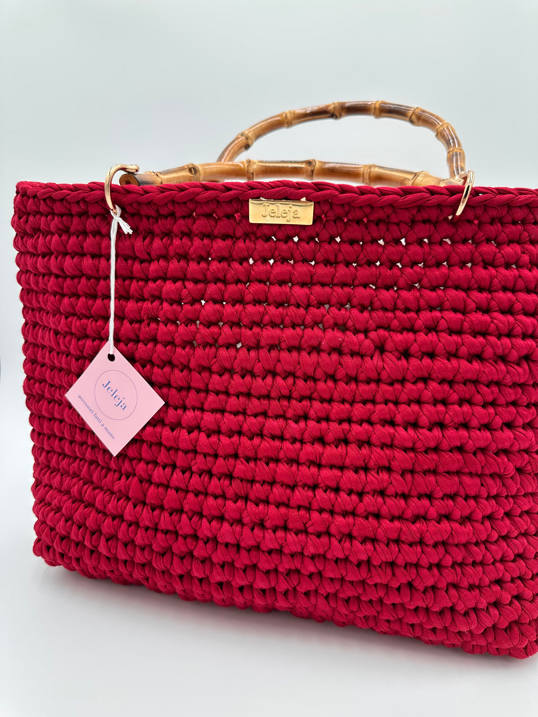 Woman burgundy bag handmade with recycled cotton and bamboo handles.