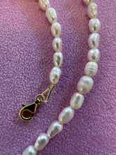 Load image into Gallery viewer, Bow Necklace With Pearls - Jeleja
