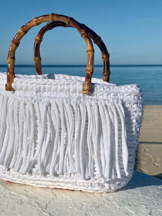 Crochet Bag With Fringes And Bamboo Handles - Jeleja