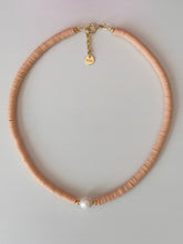 Load image into Gallery viewer, Heishi Necklace With Central Pearl - Jeleja

