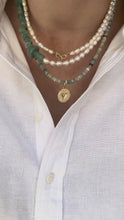 Load and play video in Gallery viewer, Bow Necklace With Pearls

