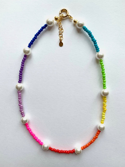 Beaded necklace with rainbow colors and pearls of Mallorca